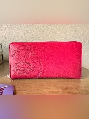 Tiffany & Co. return to Tiffany ombre Hot Pink Leather Wallet